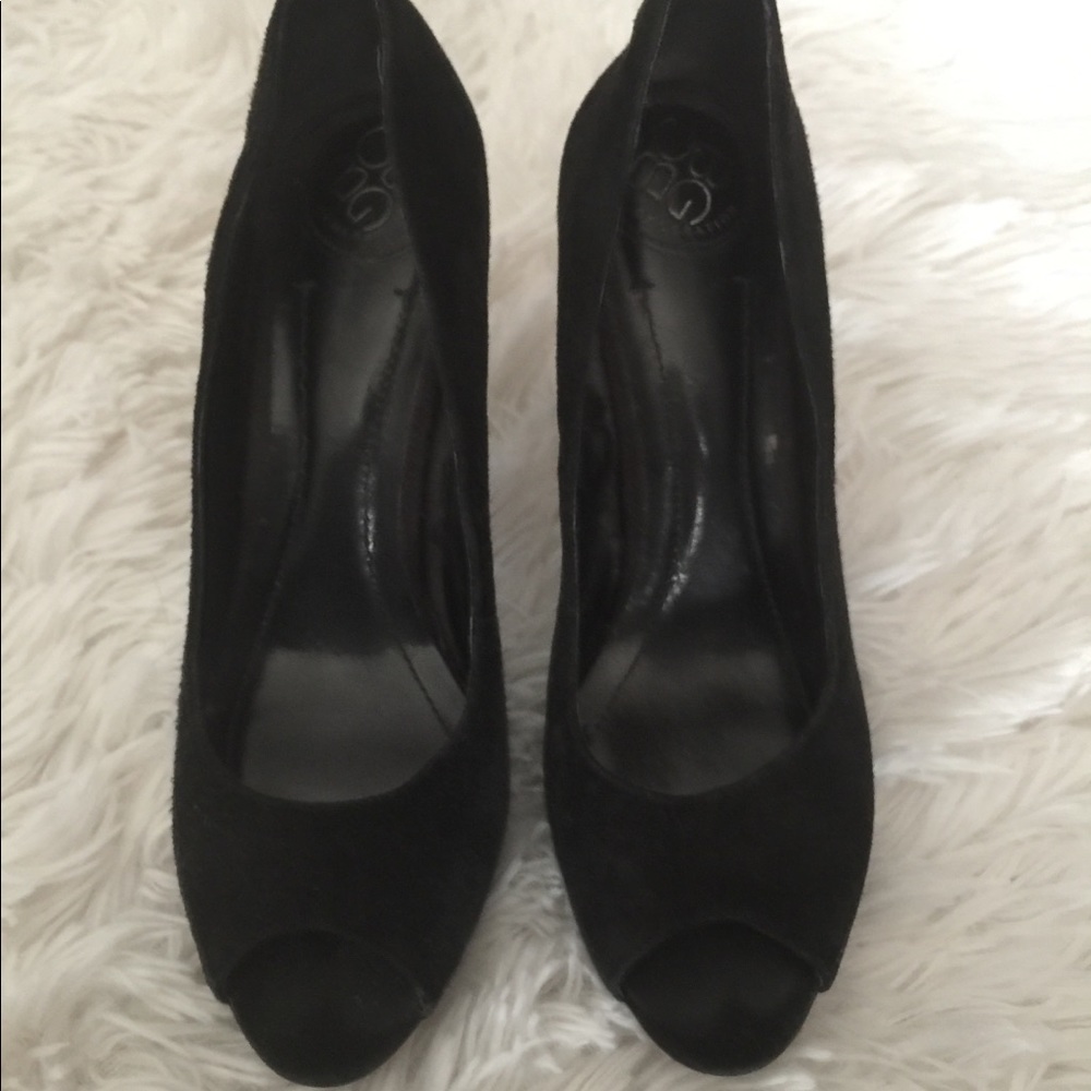 BCBG size 8 Platform peekaboo high heels